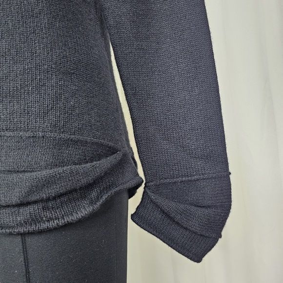Neiman Marcus Black Cashmere Mockneck Sweater Unique Cuffs Size Large - Picture 5 of 12